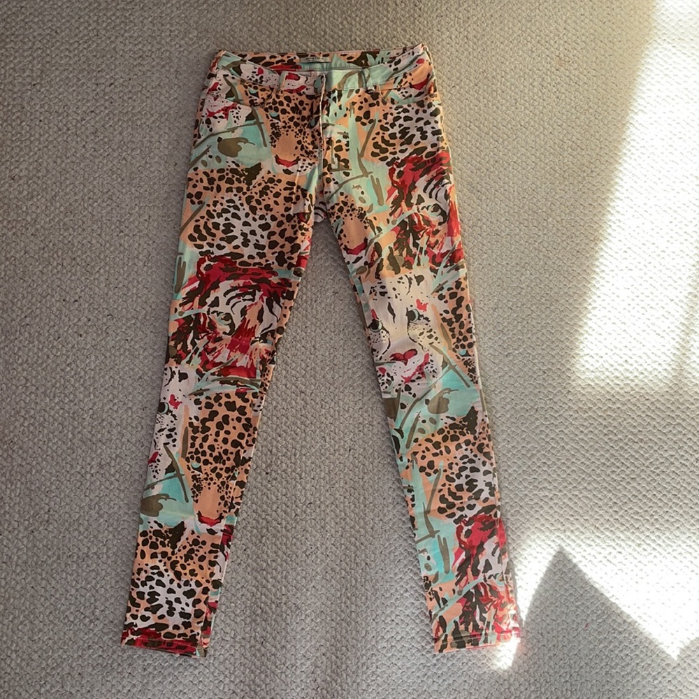 Skinny leg cat printed pants